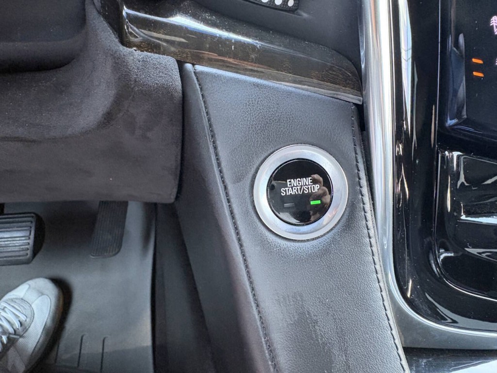 2017 Cadillac Escalade Image 17