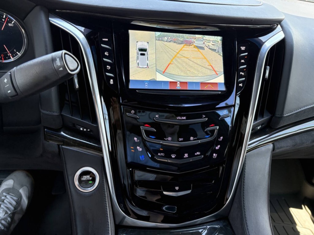 2017 Cadillac Escalade Image 21