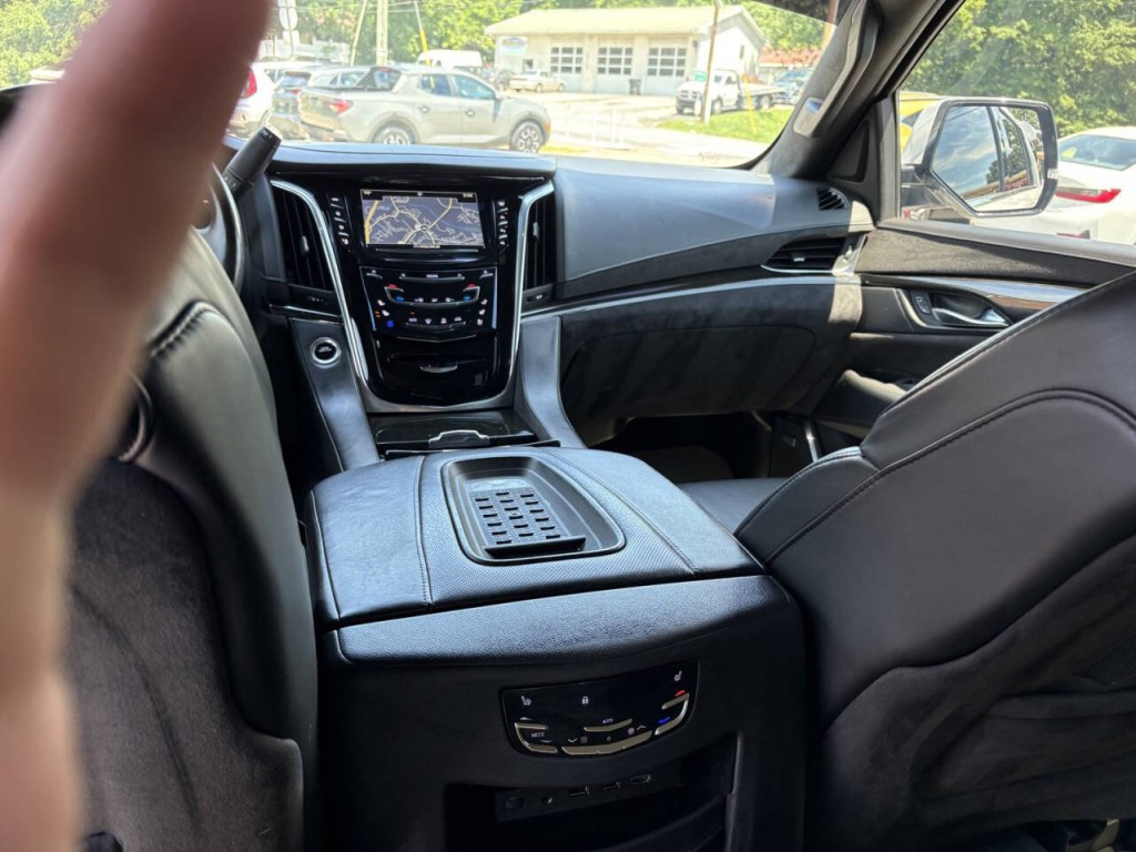 2017 Cadillac Escalade Image 23
