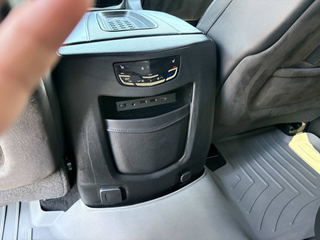 2017 Cadillac Escalade Image 24