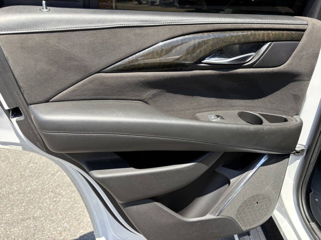 2017 Cadillac Escalade Image 25