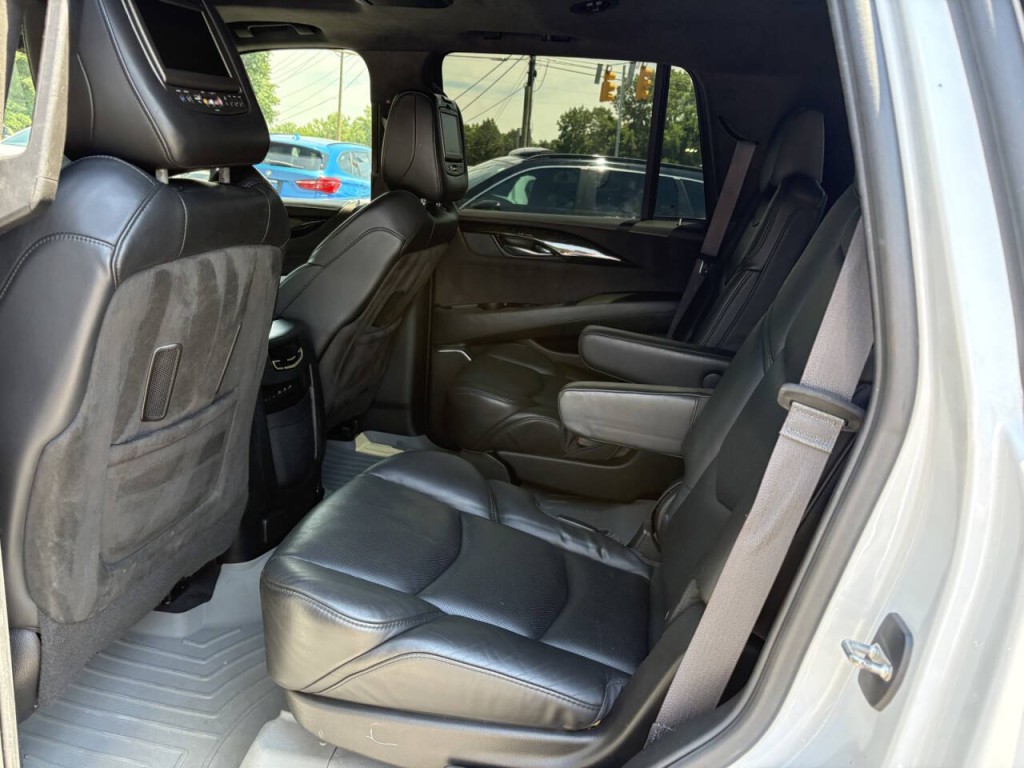 2017 Cadillac Escalade Image 26