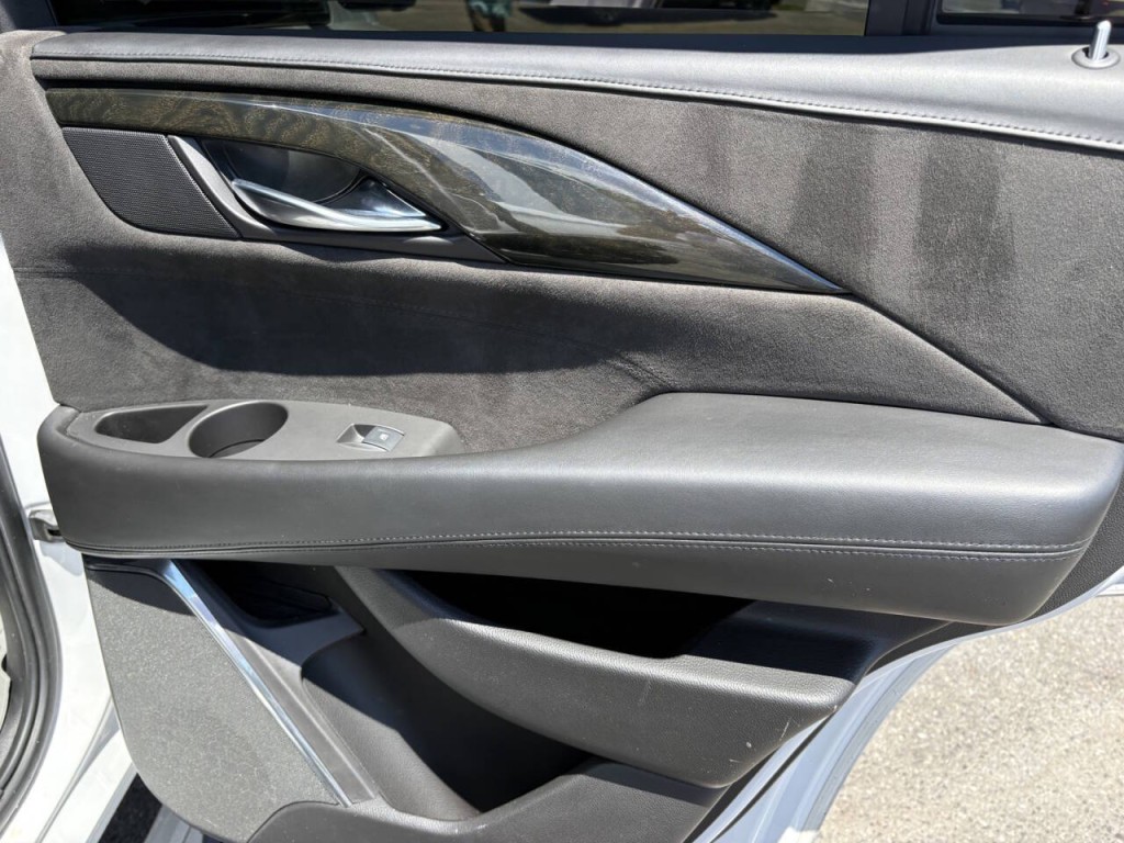 2017 Cadillac Escalade Image 33