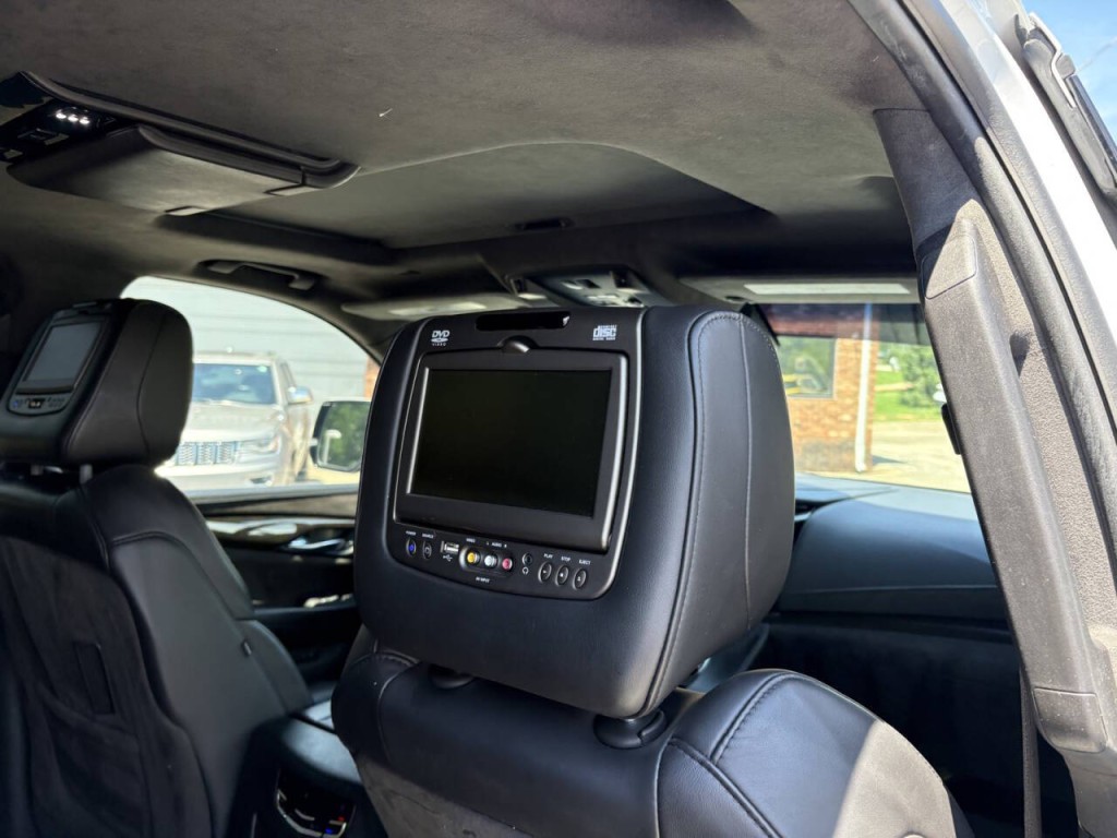2017 Cadillac Escalade Image 35