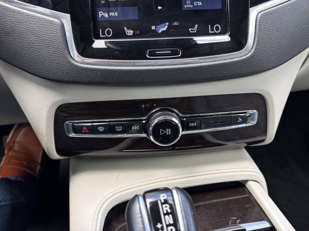 2018 Volvo XC90 Image 15