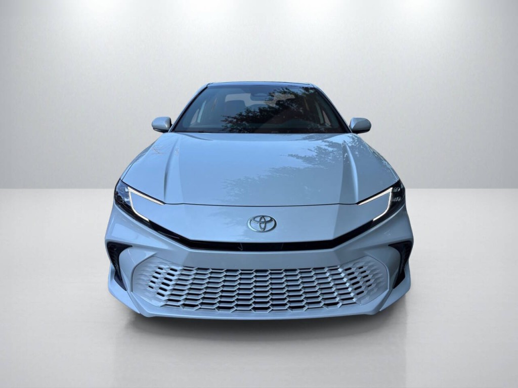 2025 Toyota Camry Image 2