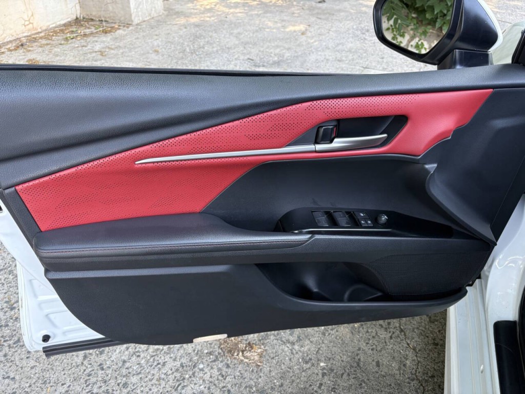 2025 Toyota Camry Image 9