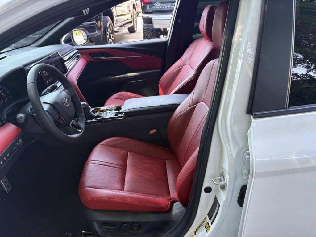 2025 Toyota Camry Image 10