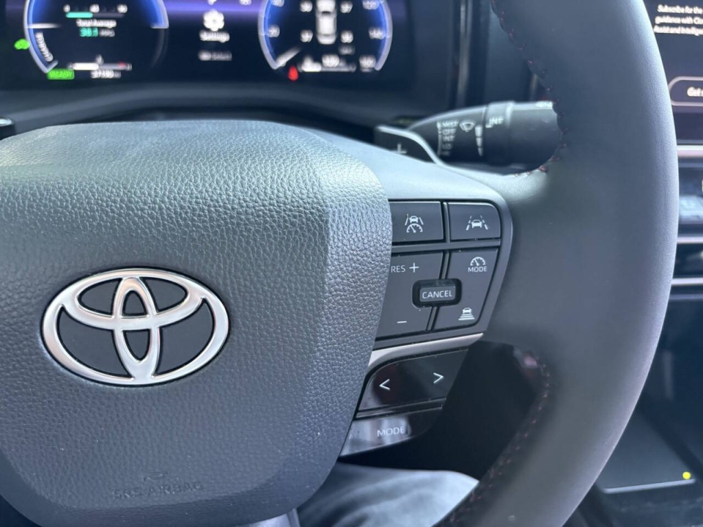 2025 Toyota Camry Image 14