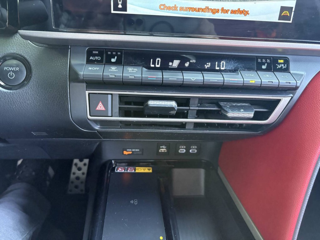 2025 Toyota Camry Image 19