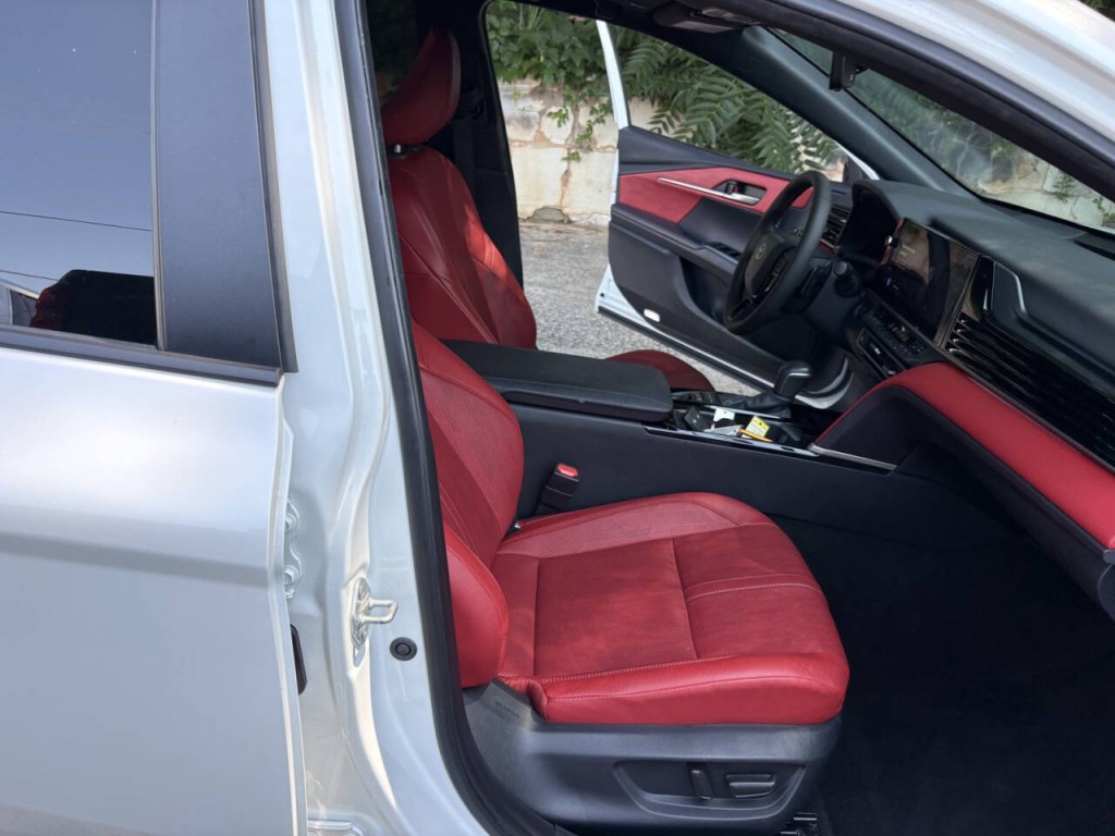 2025 Toyota Camry Image 28