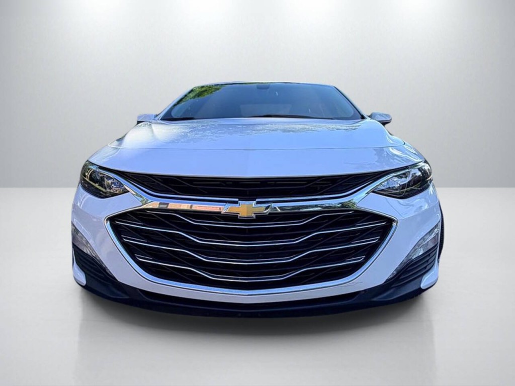 2022 Chevrolet Malibu Image 2