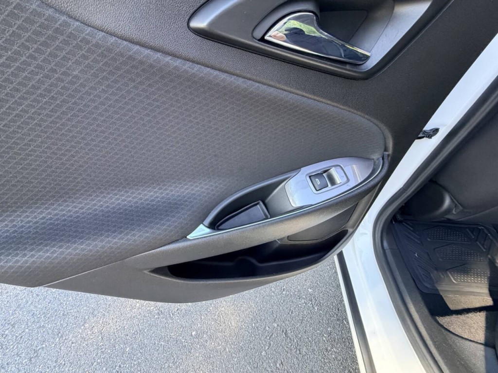2022 Chevrolet Malibu Image 21