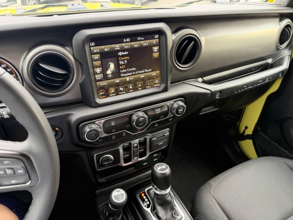 2023 Jeep Wrangler Image 21