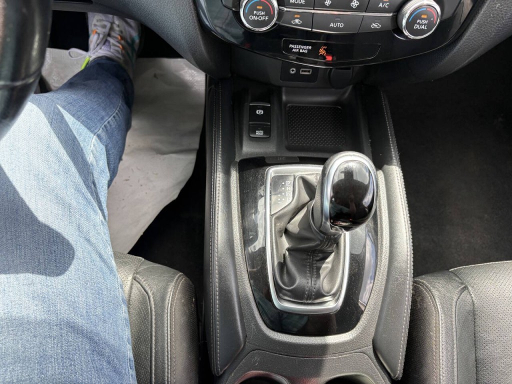 2020 Nissan Rogue Image 18