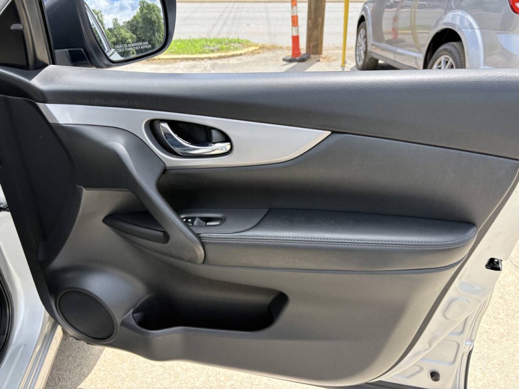 2020 Nissan Rogue Image 23