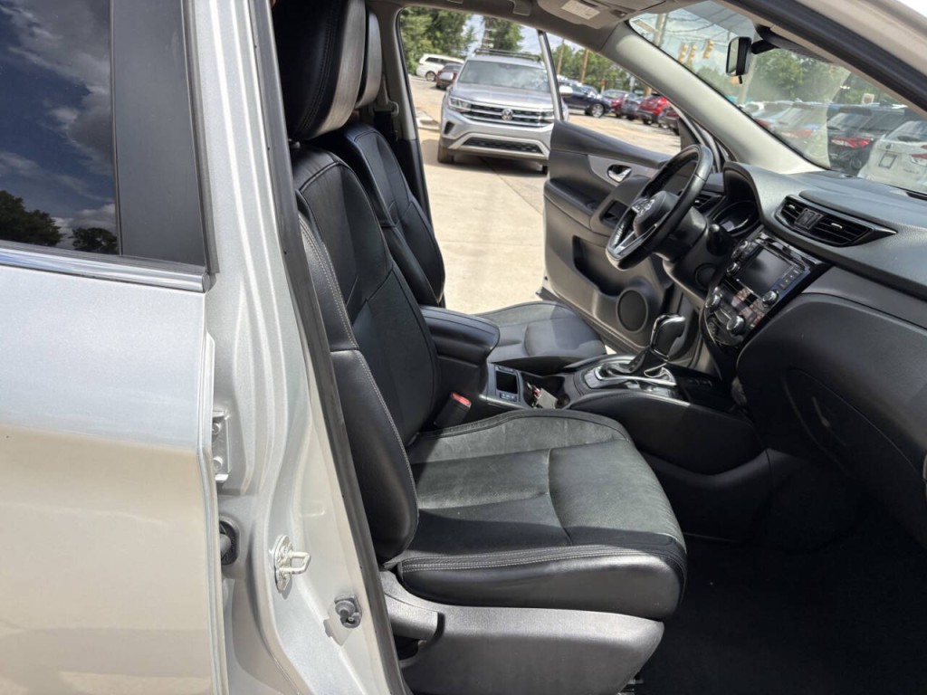 2020 Nissan Rogue Image 24
