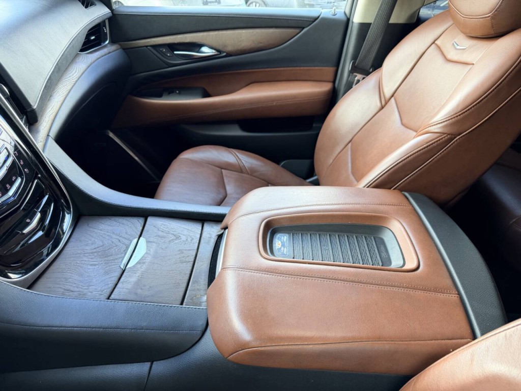 2019 Cadillac Escalade Image 21