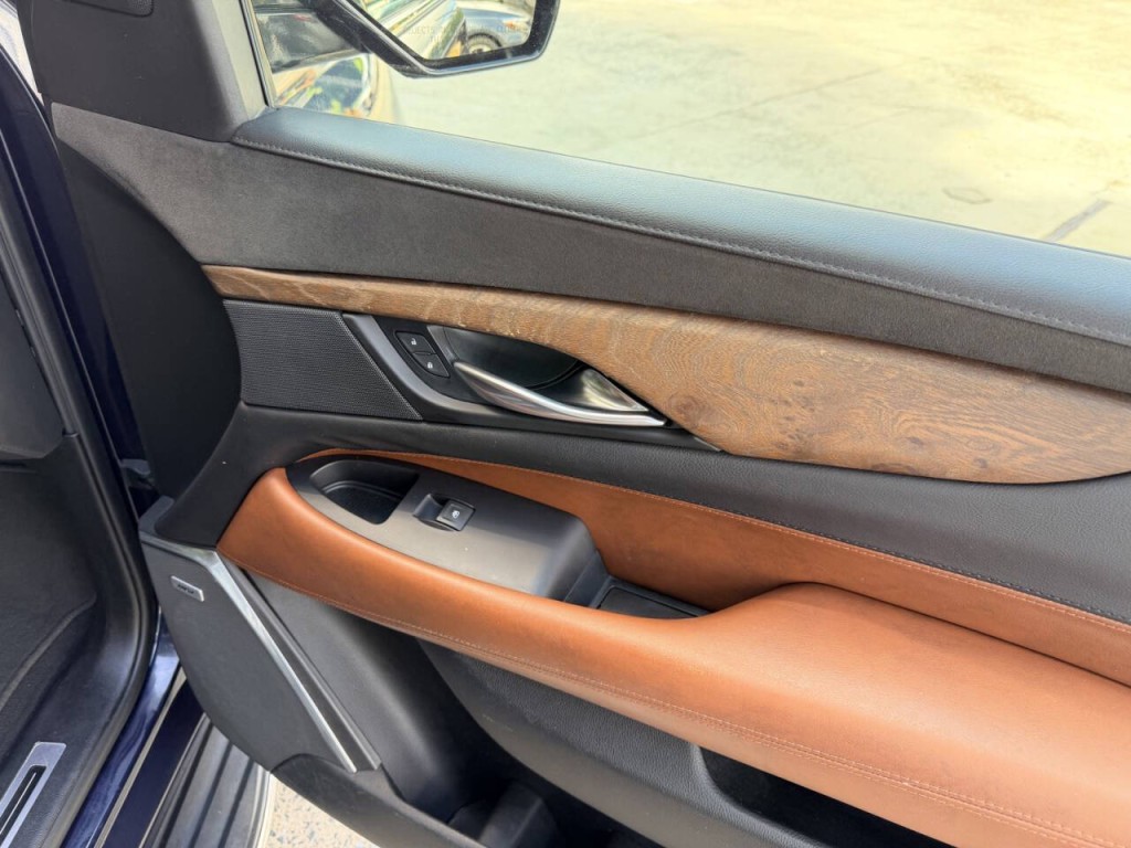 2019 Cadillac Escalade Image 32