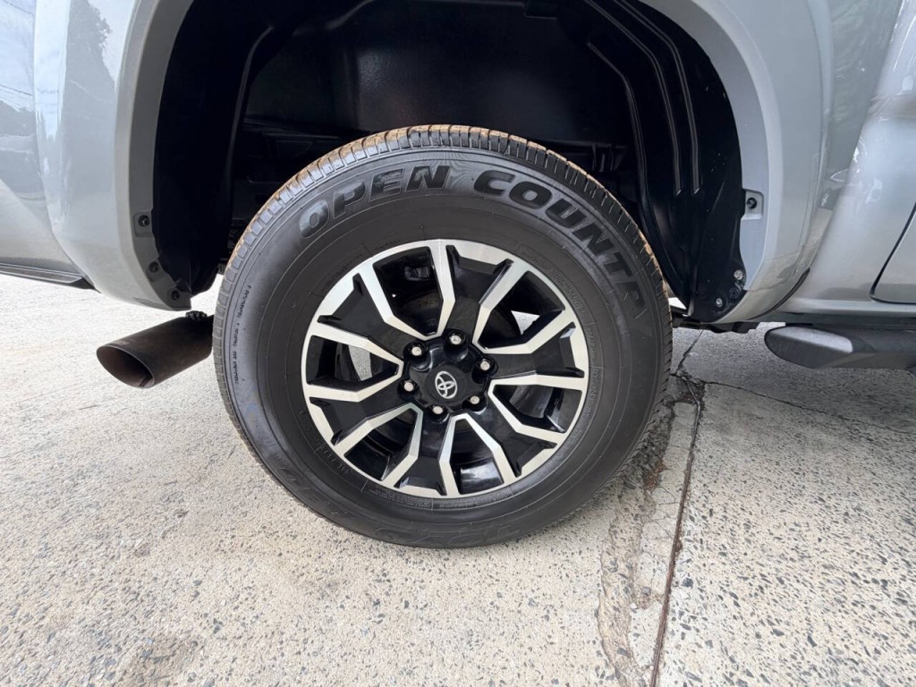 2021 Toyota Tacoma Image 10