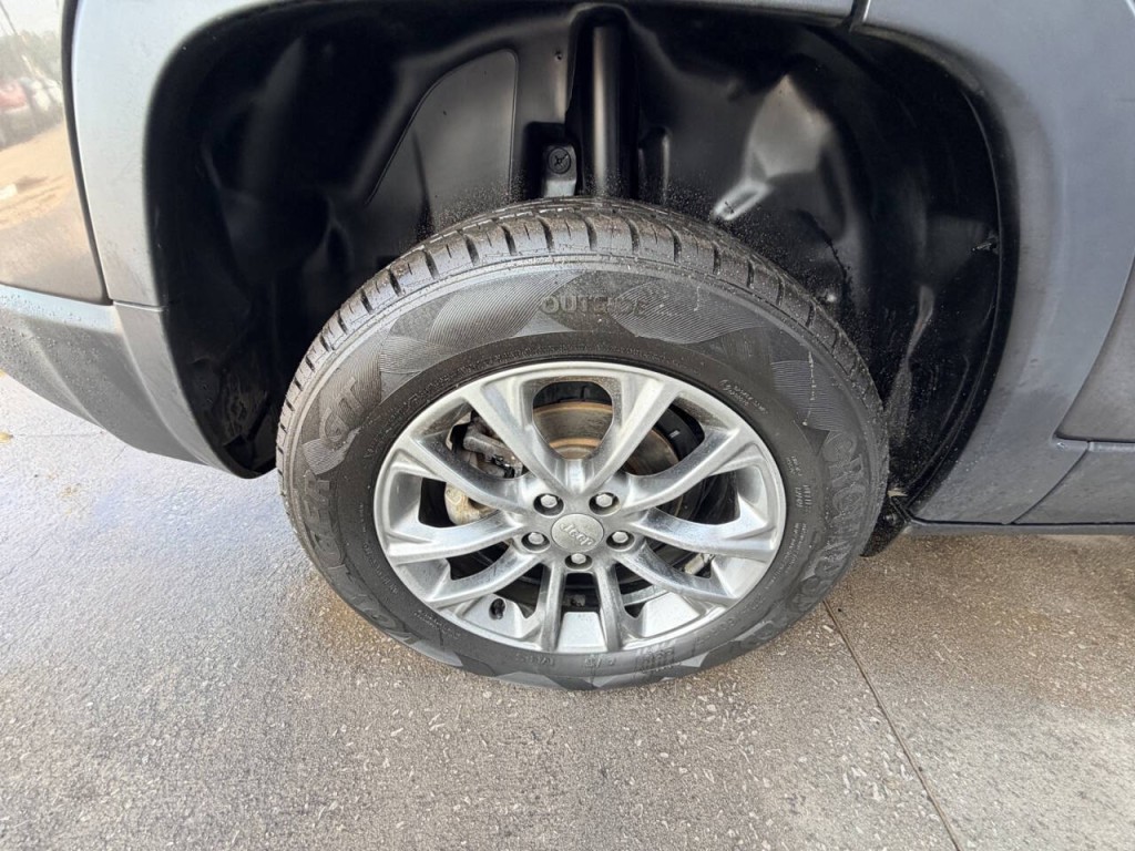 2019 Jeep Cherokee Image 10