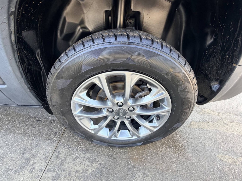 2019 Jeep Cherokee Image 11
