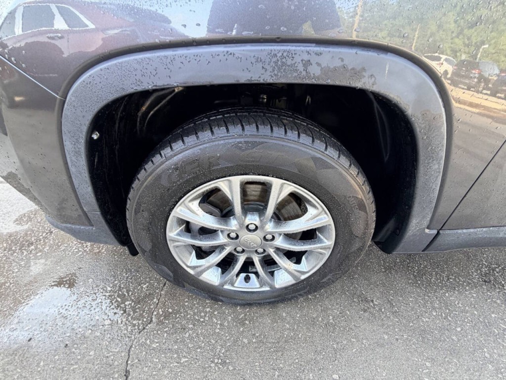 2019 Jeep Cherokee Image 12