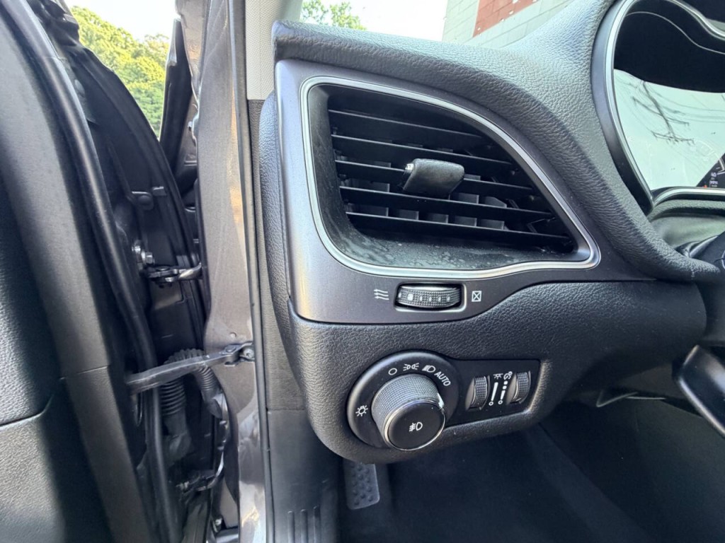 2019 Jeep Cherokee Image 15