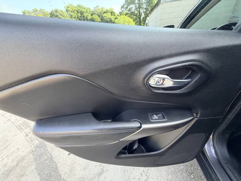 2019 Jeep Cherokee Image 21