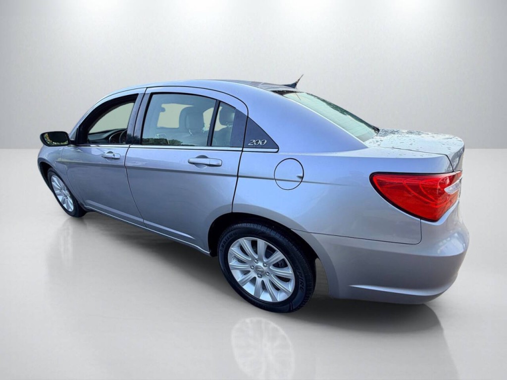 2013 Chrysler 200 Image 5