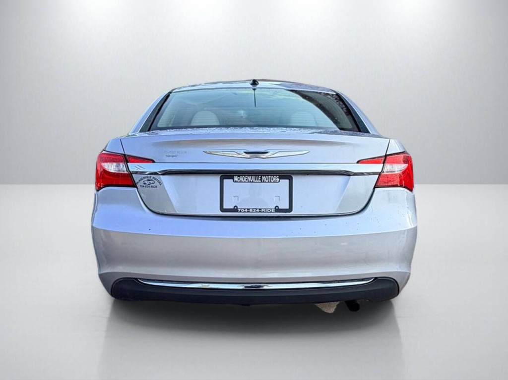 2013 Chrysler 200 Image 6