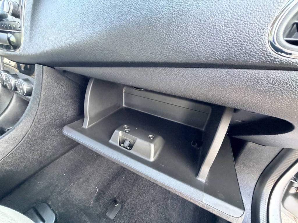 2013 Chrysler 200 Image 25