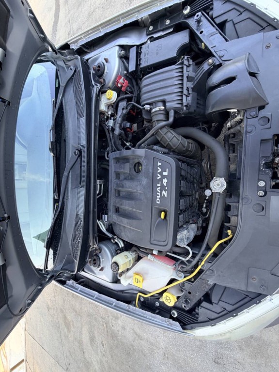 2013 Chrysler 200 Image 26