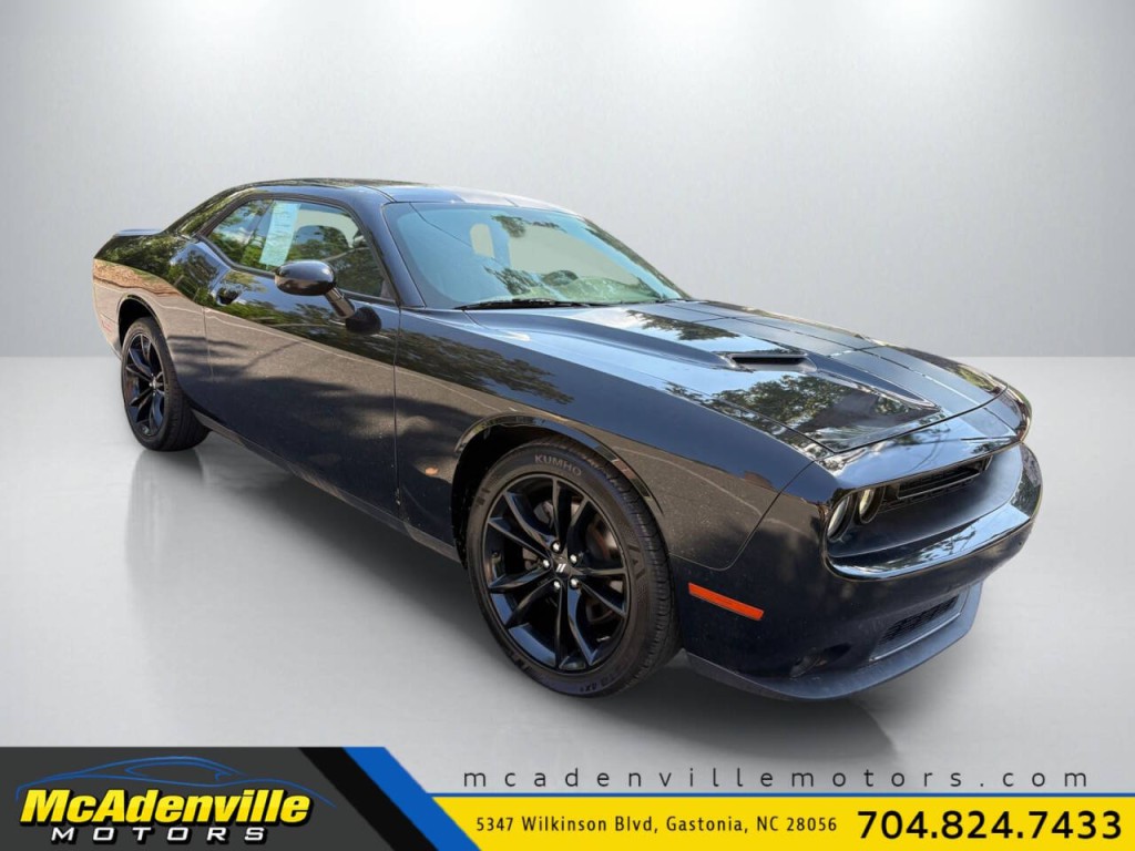 2017 Dodge Challenger Image 1
