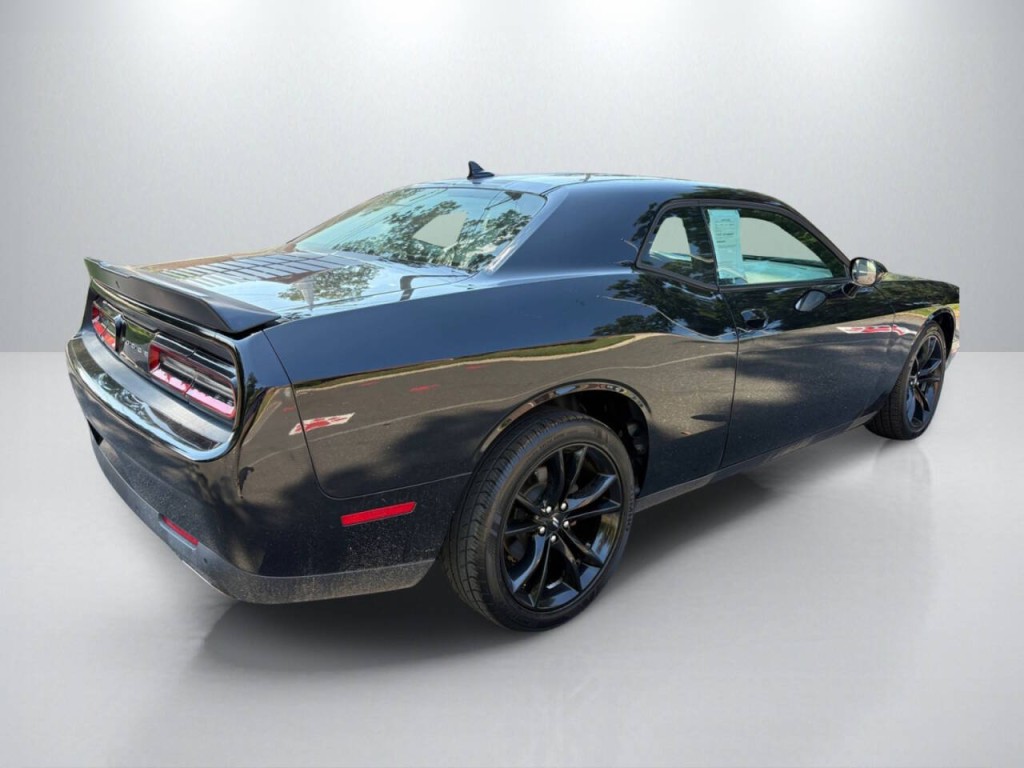 2017 Dodge Challenger Image 7