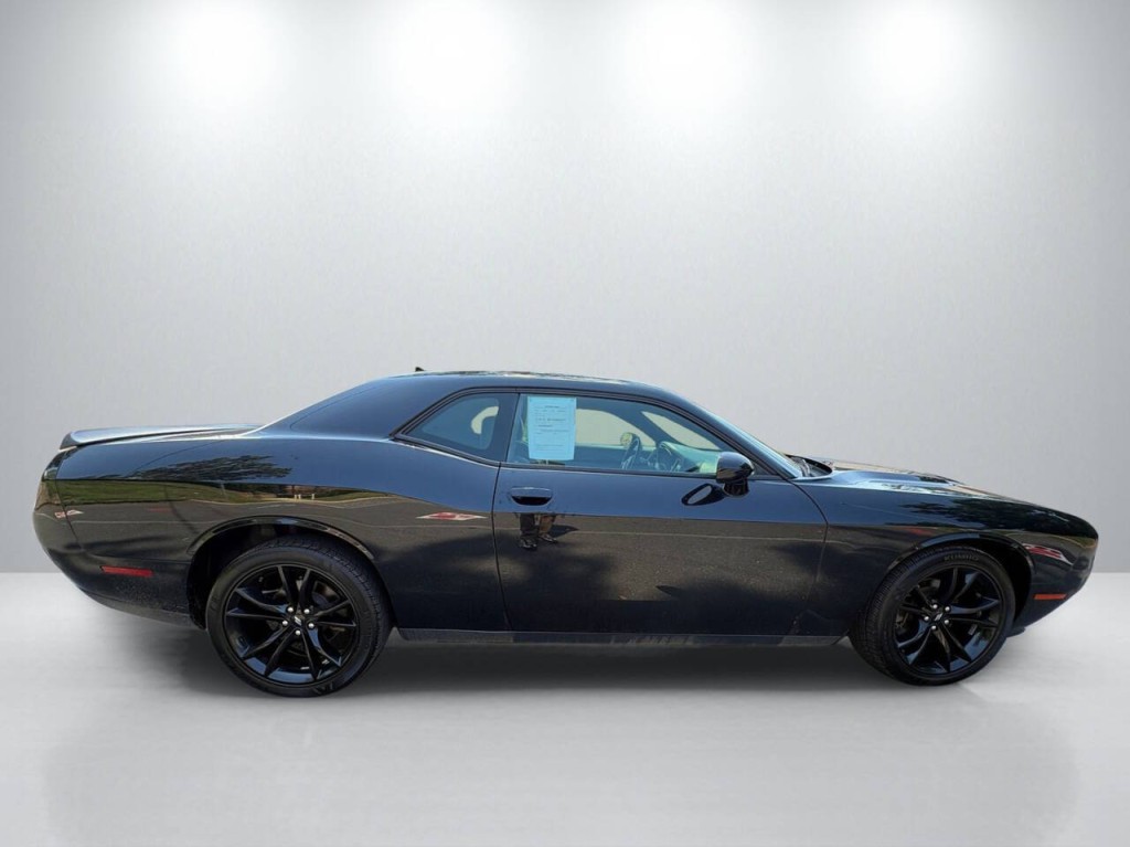 2017 Dodge Challenger Image 8