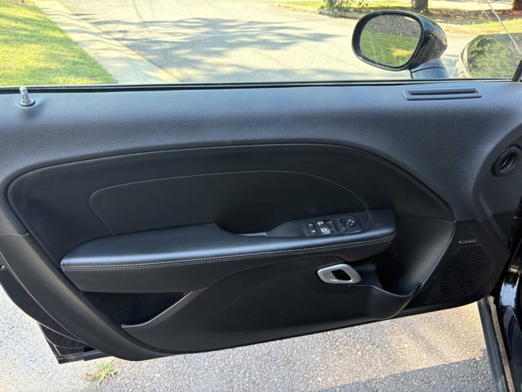 2017 Dodge Challenger Image 10