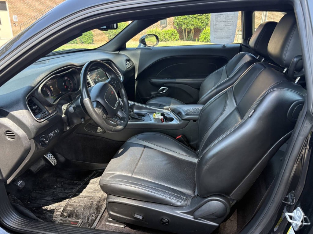 2017 Dodge Challenger Image 11