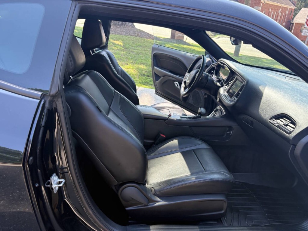 2017 Dodge Challenger Image 14