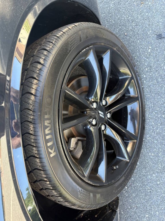 2017 Dodge Challenger Image 24