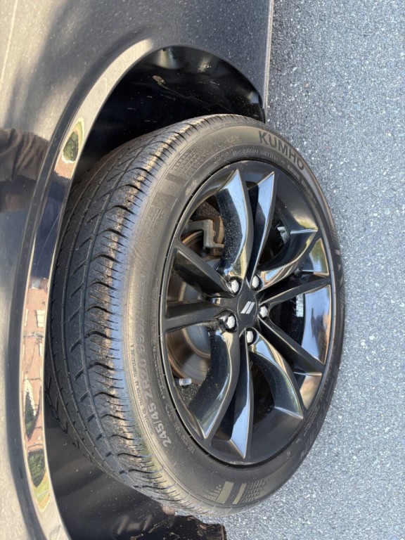2017 Dodge Challenger Image 25