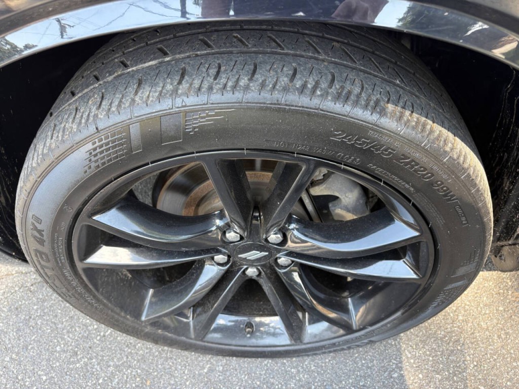 2017 Dodge Challenger Image 27