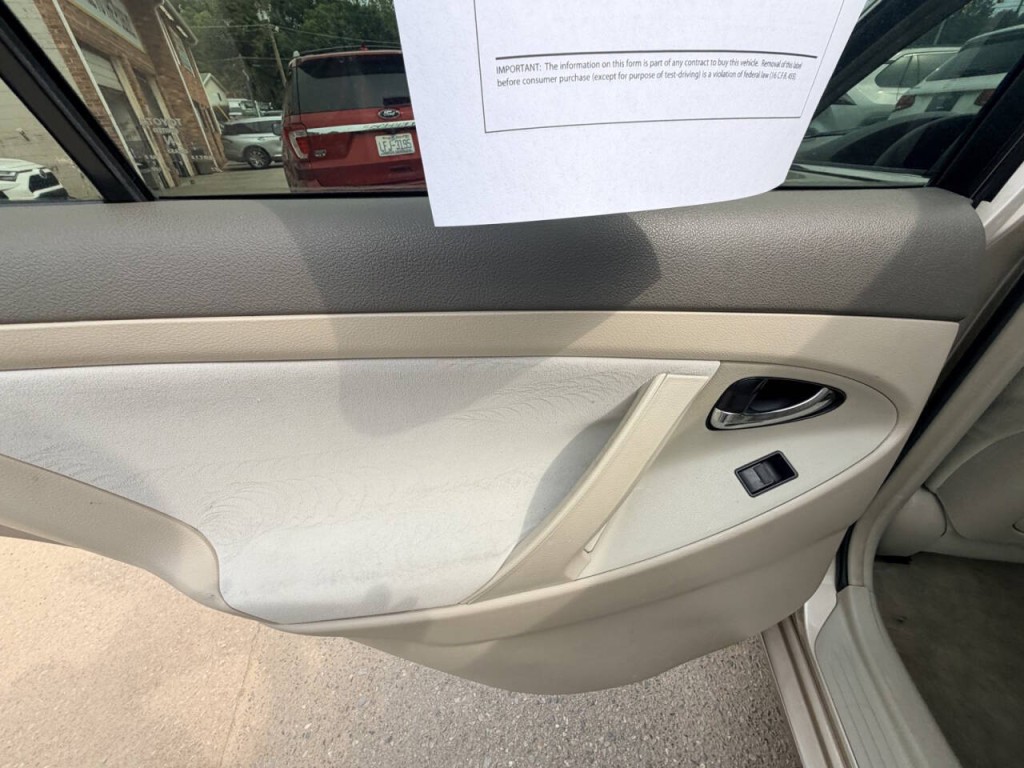 2009 Toyota Camry Image 18