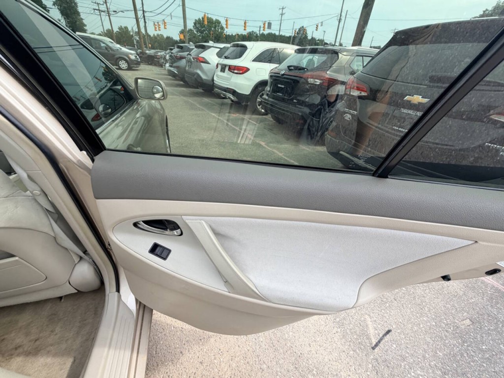 2009 Toyota Camry Image 21