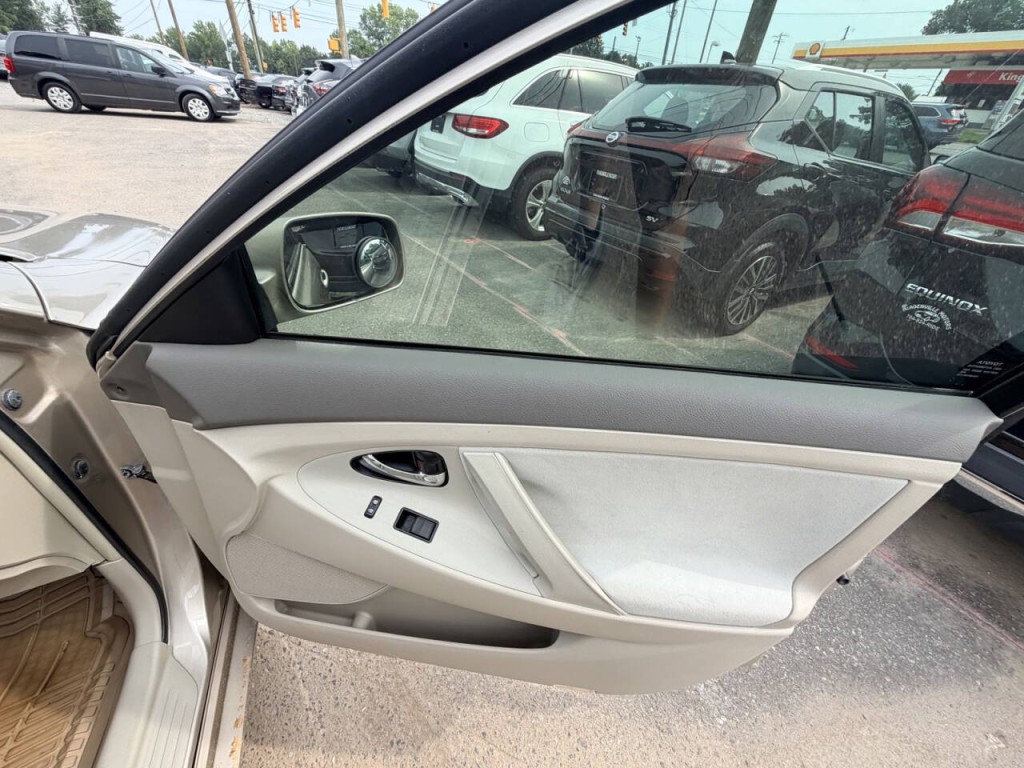 2009 Toyota Camry Image 23