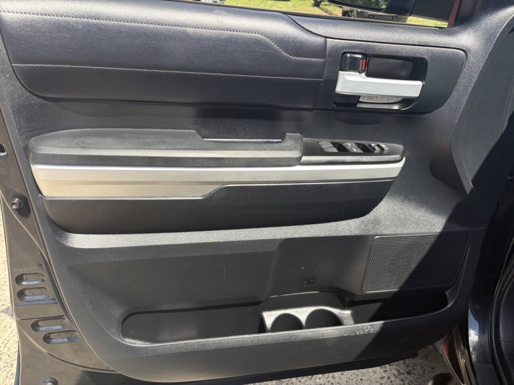 2017 Toyota Tundra Image 9