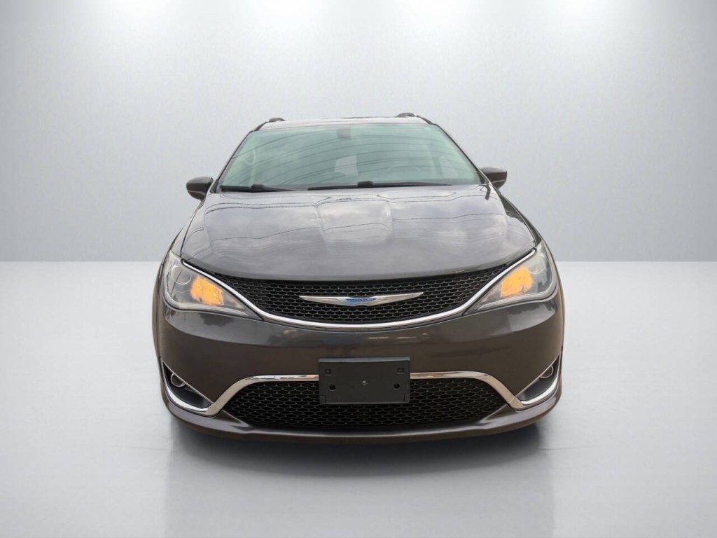 2018 Chrysler Pacifica Image 2