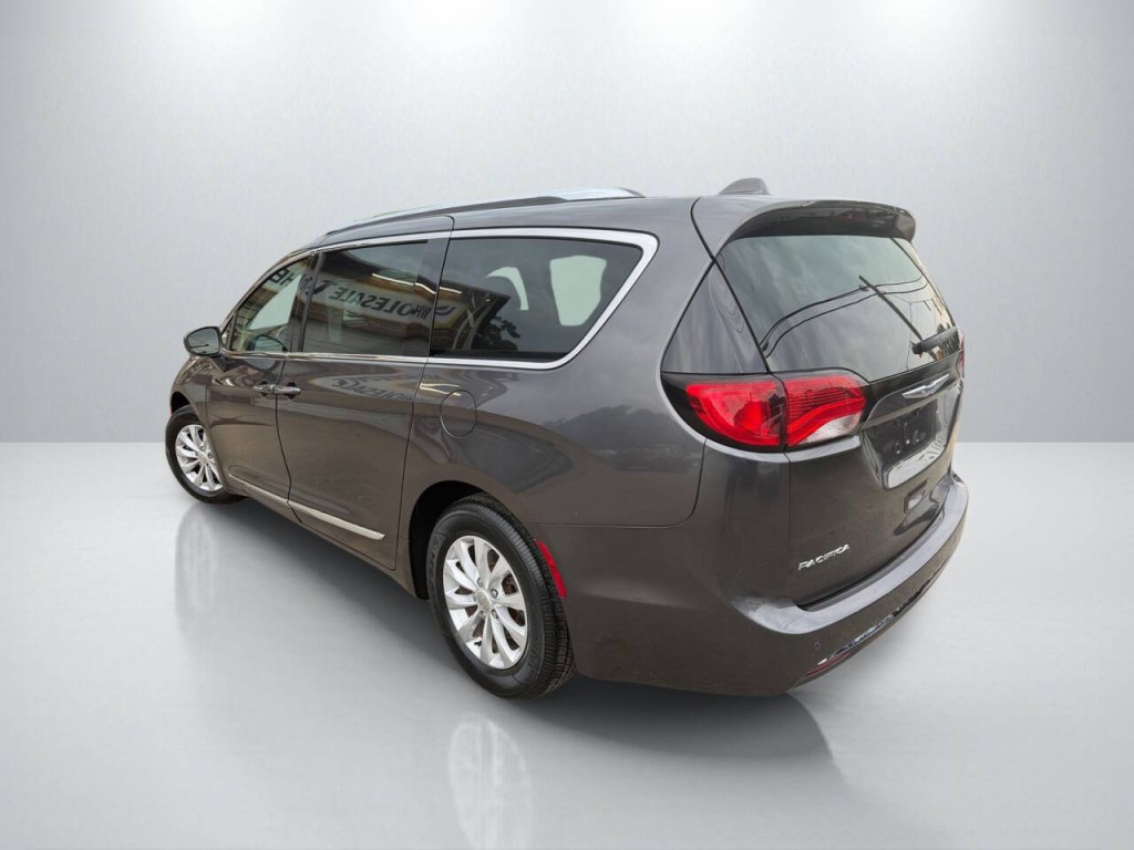 2018 Chrysler Pacifica Image 5