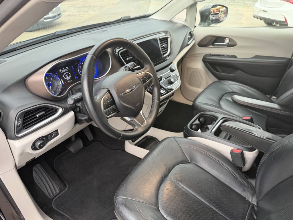 2018 Chrysler Pacifica Image 15