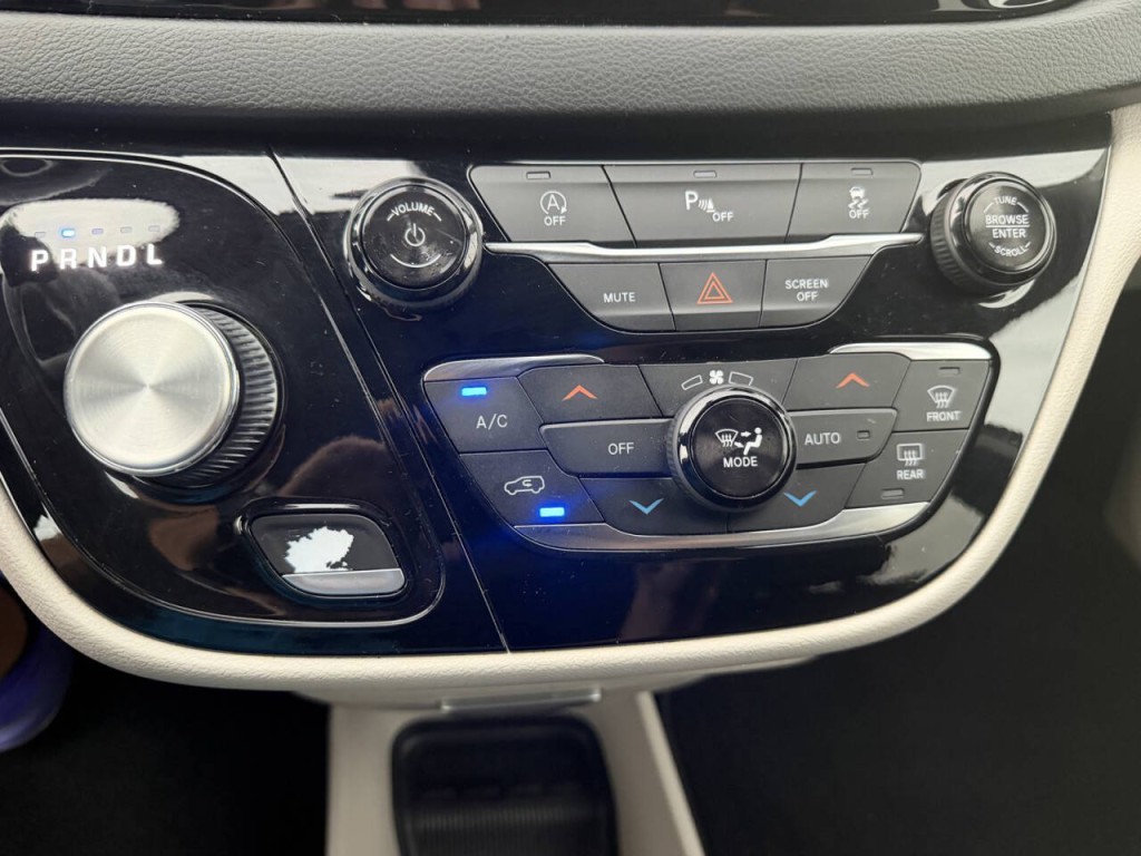2018 Chrysler Pacifica Image 22